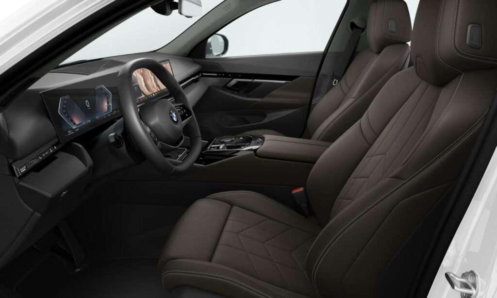 BMW 520i Luxury من الداخل